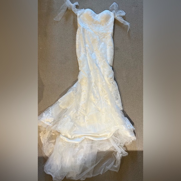 Lis Simon Wedding Dress - Picture 4 of 8